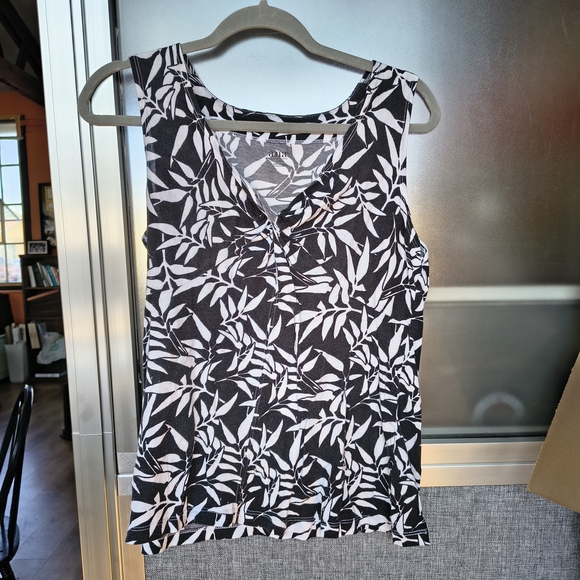 Black and White Leaf Print Women's Top - Picture 1 of 7